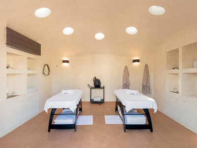 Cofanetto Coccole termali: accesso giornaliero per 2 alla Spa e Terme di Vulci con massaggio