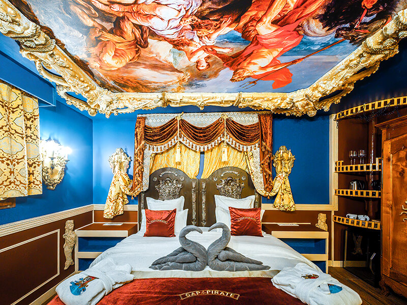 2 jours de rêve en hôtel 5* avec dîner, champagne, roses et entrée au Pirates World du Cap d'Agde