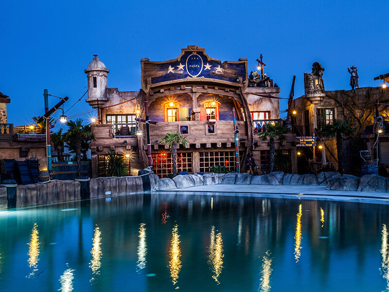 Séjour en famille en hôtel 4* avec nuit en suite avec accès au parc aquatique Pirates World et jeux