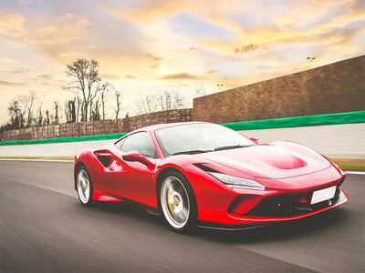 Cofanetto regalo 1 giro al volante di una Ferrari 488 GTB sul Circuito di Vairano