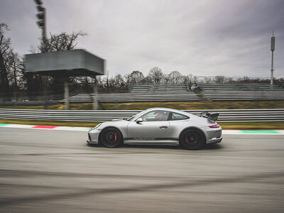 Coffret 1 tour au volant d'une Porsche 911 GT3 sur le circuit de Vairano