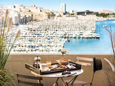 Coffret cadeau 2 jours ensoleillés avec vue sur le port en hôtel 4* au cœur de Marseille