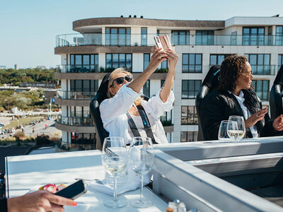 Dégustation de vin dans les airs à 50 mètres au-dessus du sol aux Pays-Bas