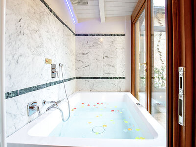 1 notte in un attico con terrazza nel cuore di Bologna per 2 persone