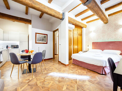 Cofanetto regalo 1 notte in un attico con terrazza nel cuore di Bologna per 2 persone