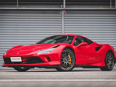 Cofanetto 2 giri a bordo di una Ferrari 488 GTB sul circuito di Vairano per 1