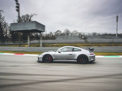 Geschenkbox Rasante 2 Runden im Porsche 911 GT3 am Circuito di Vairano