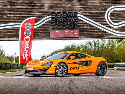 Cofanetto regalo 2 giri al volante di una McLaren 540C sul circuito di Anneau du Rhin