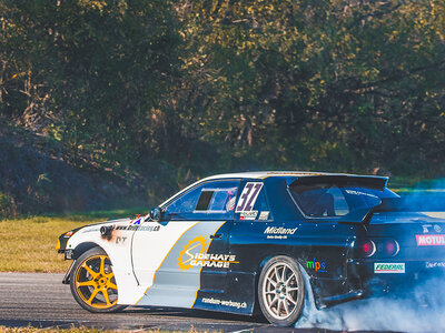 Session de 4 tours en Taxi drift riche en adrénaline près du lac des Quatre-Cantons pour 2