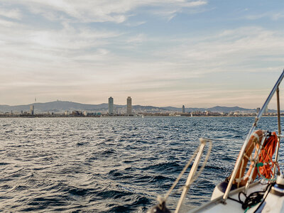 Atardecer en velero para 2 personas en Barcelona