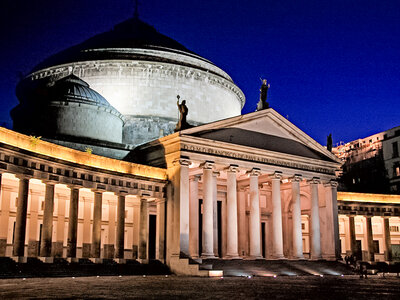 Cofanetto Ghost tour della Napoli esoterica tra monacielli, cornicelli e pizza per 2