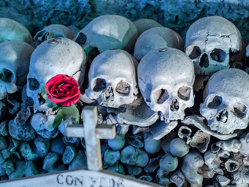 Napoli velata: ghost tour con pizza, leggende e misteri per 4