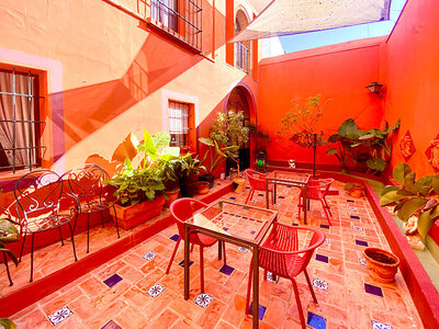 Caja El Rincón de las Descalzas, Carmona: 1 noche con desayuno y botella de cava para 2