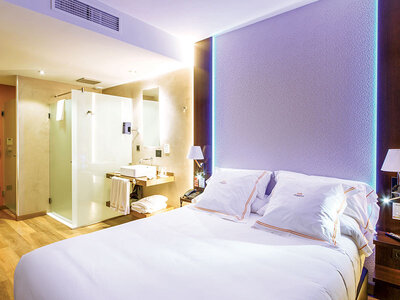 Caja regalo 1 noche deluxe en el Balcón de Europa con MB Boutique Hotel