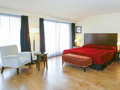 Caja regalo 1 noche en Gran Hotel Ciudad de Barbastro 4* con visita y cata en bodega D.O. Somontano