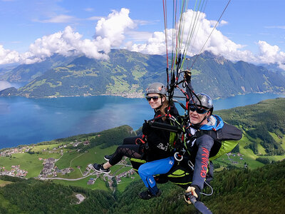 Vol en parapente jusqu'à 40 minutes au-dessus du lac des Quatre-Cantons