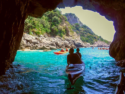 Cofanetto Kayak in Costiera Amalfitana: tour di 3 ore per 2 sportivi