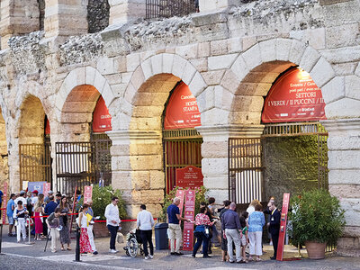 Cofanetto 2 biglietti per l’Opera all’Arena di Verona e tour guidato della città dell’amore