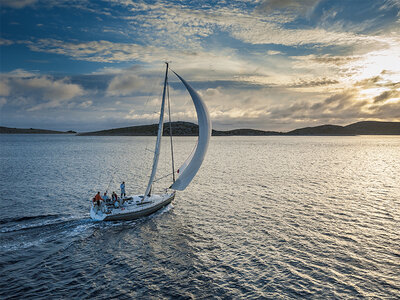 Caja regalo Girona y el mar: 1 curso de iniciación a la vela durante 2 horas