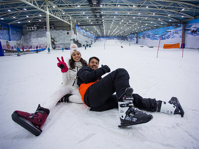 Caja 1 clase grupal de esquí en Snozone, una de las pistas de nieve cubiertas más grande de Europa