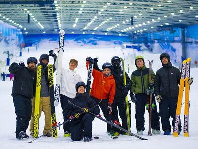 Caja regalo 1 clase grupal de esquí en Snozone, una de las pistas de nieve cubiertas más grande de Europa