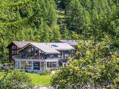 Geschenkbox Kurzurlaub mit Spa und Dinner in Saas-Almagell für Familien mit Kids von 6 bis 10 Jahren