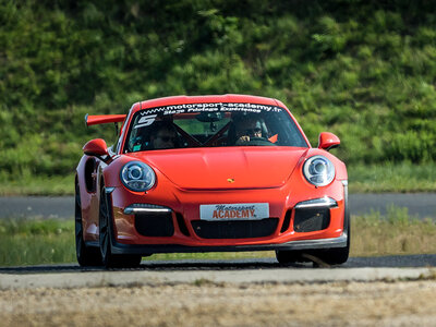 Stage de pilotage : 2 tours en Alpine ou en Porsche sur le circuit de Magny Cours