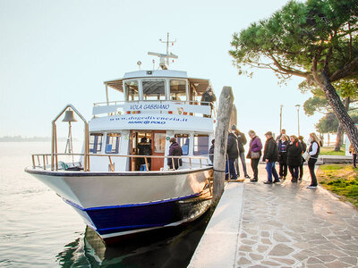 Cofanetto Tour in barca con sosta a Burano e Murano e visita a una vetreria per 4 adulti