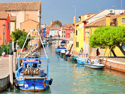 Cofanetto Tour in barca per Burano e Murano con visita a una vetreria per 3 adulti