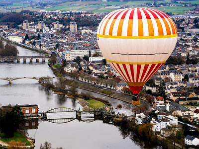 Coffret cadeau Vol en montgolfière privatif pour 2 près de Poitiers avec champagne