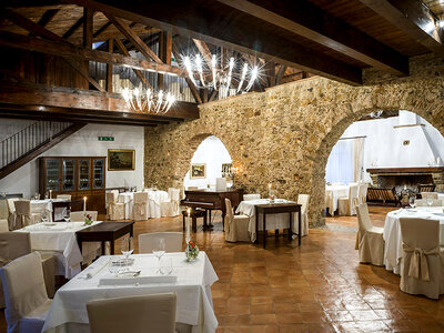 Cofanetto 1 notte con cena gourmet di 4 portate e vista alle cantine in ristorante stellato MICHELIN a Crotone