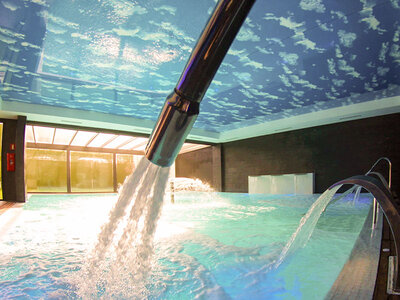 Caja regalo Hotel & Talasoterapia Villa Antilla: acceso a circuito termal de 45 min y menú para 2