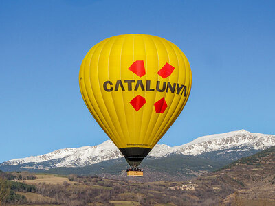 Vuelo sobre la Costa Brava para 2: 1 hora en globo con reportaje fotográfico y pícnic