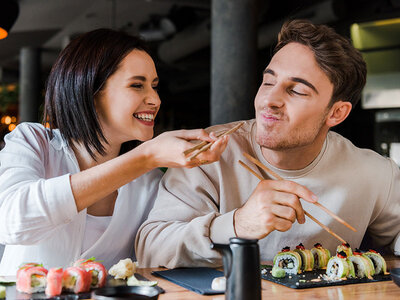 Caja regalo Sabores de Asia: 1 comida o cena para 2 personas