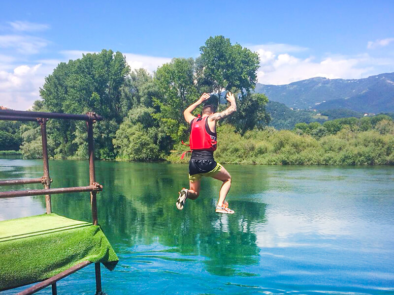 Emozioni adrenaliniche con 1 sessione di River Trekking in Val Brembana per 1 persona