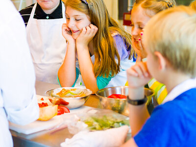 Caja regalo Curso de cocina oriental para niños en la escuela Mis Recetas, Madrid: 2 niños o 1 niño y 1 adulto