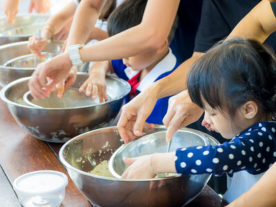 Curso de cocina oriental para niños en la escuela Mis Recetas, Madrid: 2 niños o 1 niño y 1 adulto