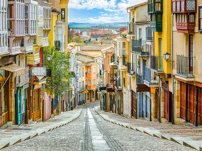 Caja regalo De lujo en hotel Monte La Reina: 1 noche, desayuno y cesta con productos locales