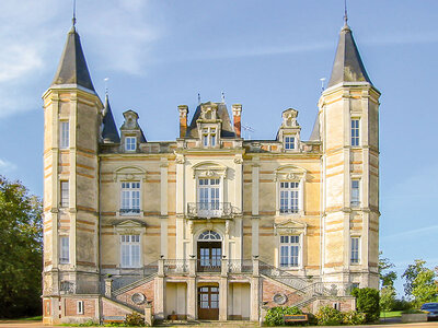 Coffret cadeau 2 jours dans un château 4* avec dîner et bain bouillonnant près de Nantes