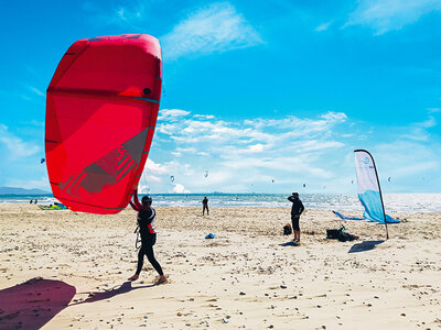 Kitesurf en Tarifa: 1 curso de 2 horas para 1 persona