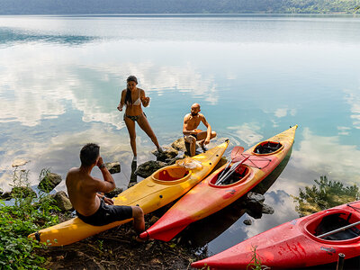 Cofanetto Tour in kayak nella storia romana e degustazione per 2 sul lago di Castel Gandolfo