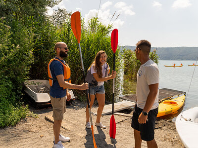 In kayak nell’antica Roma: tour con degustazione sul lago di Castel Gandolfo per 1