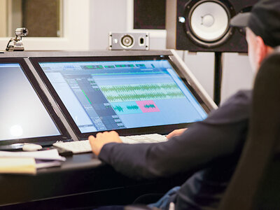 Grabación en estudio profesional en Madrid para 2 personas