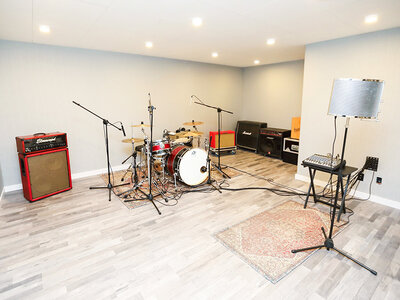 Caja Grabación en estudio profesional en Madrid para 2 personas