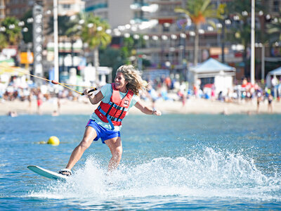 Caja 1 curso de iniciación de 4 horas al wakeboard para 2 en Benidorm