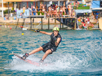 Caja regalo 1 curso de iniciación de 4 horas al wakeboard para 2 en Benidorm