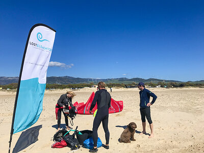 Caja Diversión en Tarifa: 1 curso de kitesurfing de 3h para 2 personas