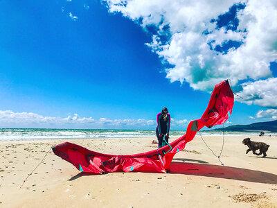 Caja regalo Diversión en Tarifa: 1 curso de kitesurfing de 3h para 2 personas