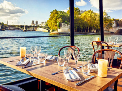 Croisière sur la Seine à Paris avec dîner et champagne pour 2