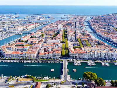 Coffret cadeau Vol en hélicoptère de 20 min pour 2 personnes au-dessus de Sète